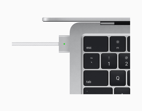 news macbook air 2022 silver slide 3