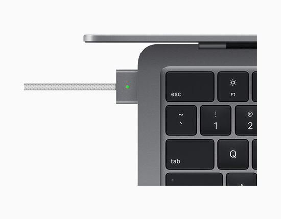 news macbook air 2022 space gray slide 3