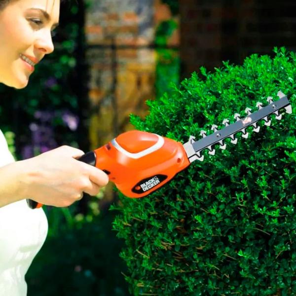 Mașină de tuns gard viu Black&Decker GSL700KIT-QW cu acumulator photo 4