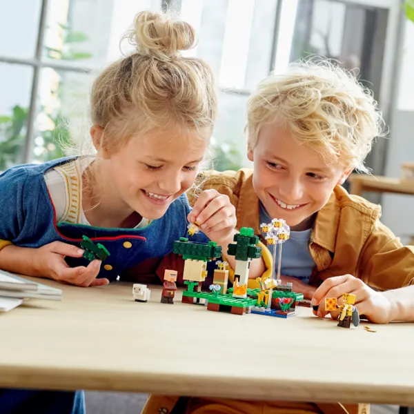 Детский конструктор LEGO The Bee Farm Пчелиная ферма/ Зелёный photo 6