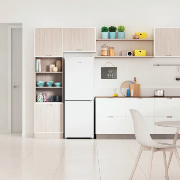 Frigider Indesit ITS 4160W cu congelator jos 257 l / 167 cm / White photo 15
