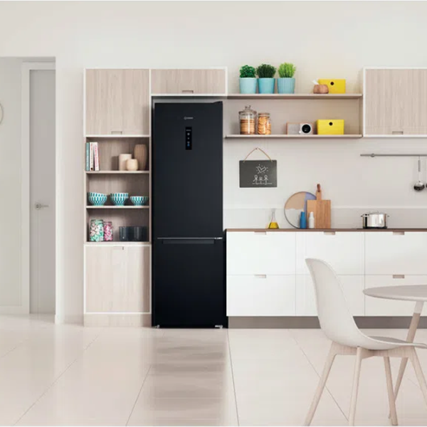Frigider Indesit ITS 5200 B cu congelator jos 324 l / 196 cm / Black photo 5