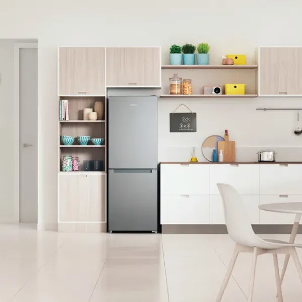 Frigider Indesit ITS 4160 S cu congelator jos 257 l / 167 cm / Silver photo 5