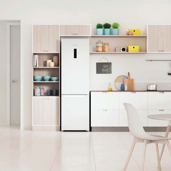 Frigider Indesit ITI 5201 W cu congelator jos 325 l / 196 cm / White photo 7
