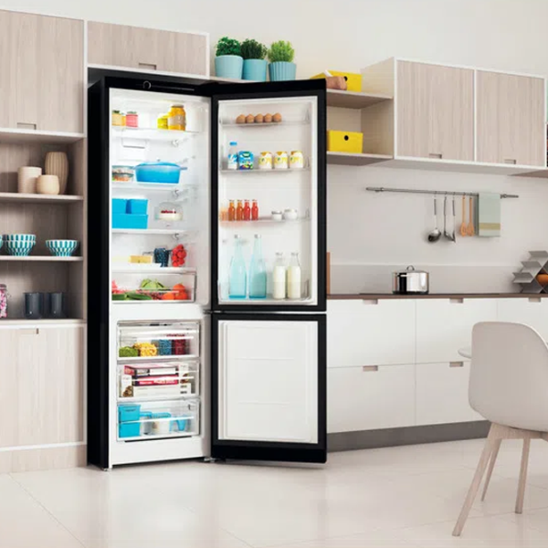 Frigider Indesit ITS 4200 B cu congelator jos 324 l / 196 cm / Black photo 6