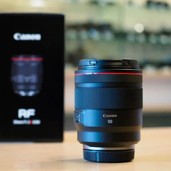 Объектив Canon RF 50mm f/ 1.2L USM Черный photo 6 Объектив Canon RF 50mm f/ 1.2L USM Черный photo 6