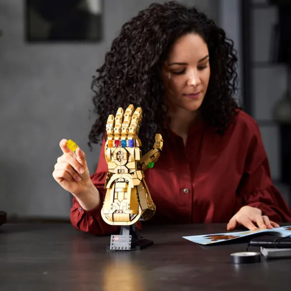 Детский конструктор LEGO Infinity Gauntlet Перчатка бесконечности/ Желтый photo 3