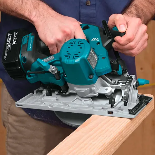 Дисковая пила Makita DHS680Z  photo 4
