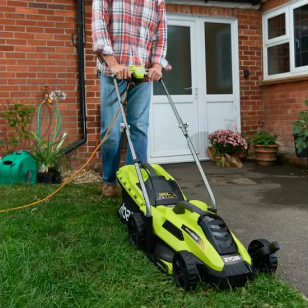 Mașină de tuns iarbă Electrică Ryobi RLM13E33S Manual photo 4