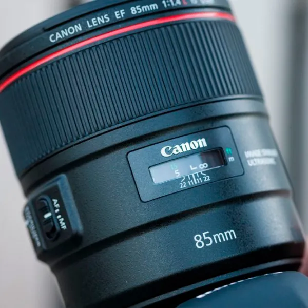 Объектив Canon EF 85 mm f/ 1.4 L IS USM Черный photo 4