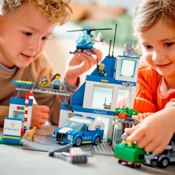 Детский конструктор LEGO Полицейский участок Полицейский участок/ Синий photo 5