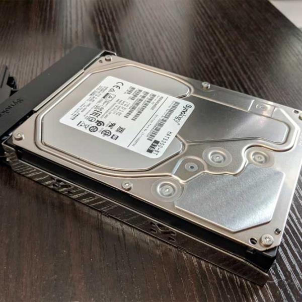 HDD Synology HAT5300-4T 4 TB MG08ADA400E/ Silver photo 3