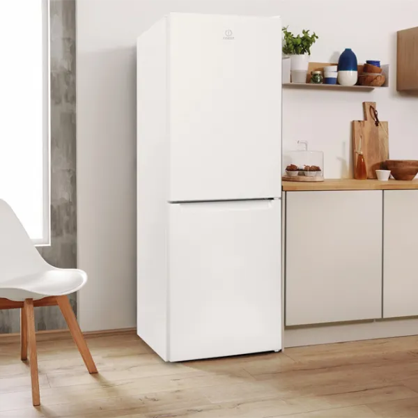 Frigider Indesit LI7 SN1E W cu congelator jos 319 l / 176.3 cm / White photo 5