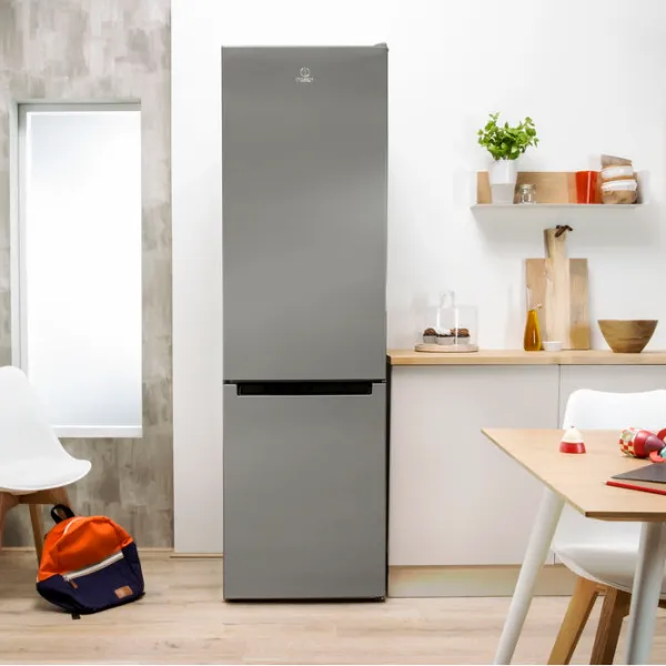 Frigider Indesit XIT8 T1E X cu congelator jos 320 l / 188.9 cm / White photo 5