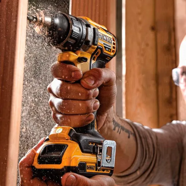 Дрель-шуруповерт Dewalt DCD791D2-QW XR 2000 об/ мин photo 5