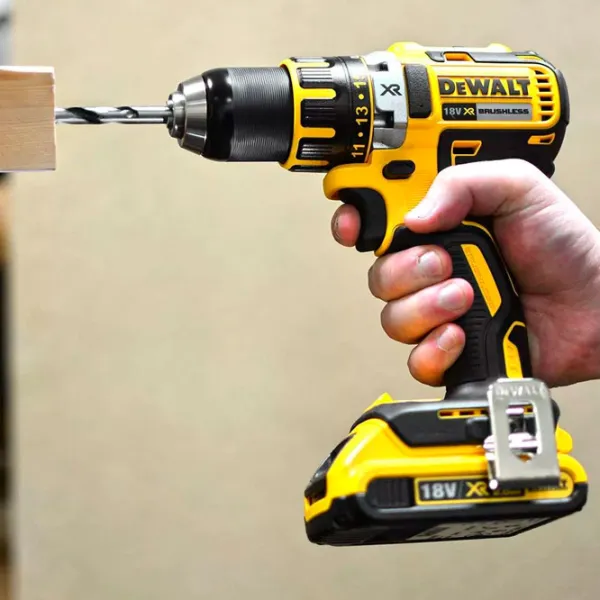 Дрель-шуруповерт Dewalt DCD790D2-QW 2000 об/мин photo 4