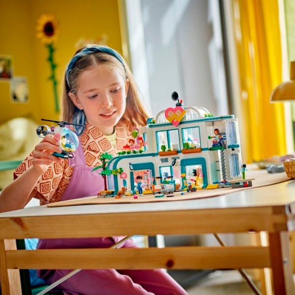 Constructor LEGO Heartlake City Hospital Clasic/ Multicolor photo 9 Constructor LEGO Heartlake City Hospital Clasic/ Multicolor photo 9