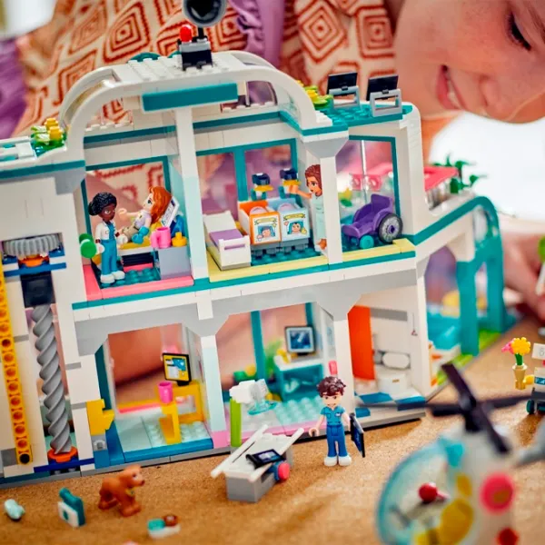 Constructor LEGO Heartlake City Hospital Clasic/ Multicolor photo 10 Constructor LEGO Heartlake City Hospital Clasic/ Multicolor photo 10