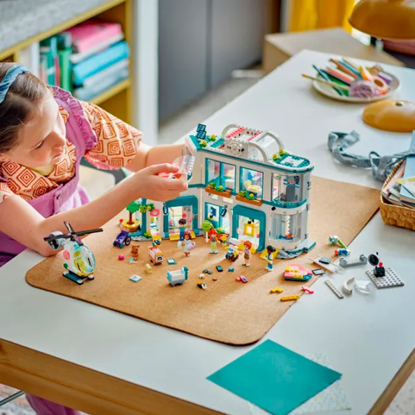 Constructor LEGO Heartlake City Hospital Clasic/ Multicolor photo 11 Constructor LEGO Heartlake City Hospital Clasic/ Multicolor photo 11