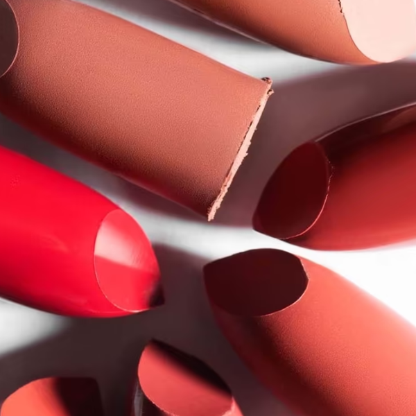 Ruj de buze Mac LUSTREGLASS Stick/ Blushed nude photo 3 Ruj de buze Mac LUSTREGLASS Stick/ Blushed nude photo 3