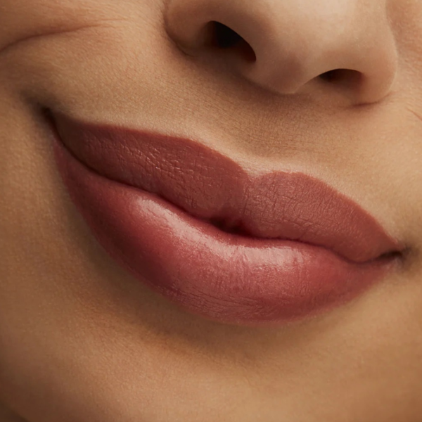 Ruj de buze Mac LUSTREGLASS Stick/ Blushed nude photo 4 Ruj de buze Mac LUSTREGLASS Stick/ Blushed nude photo 4