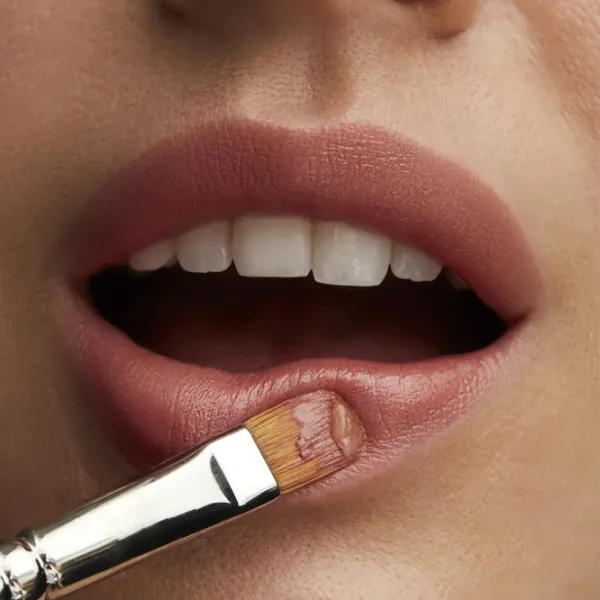 Губная помада Mac LUSTREGLASS Stick/ Нюдово-розовый photo 3 Губная помада Mac LUSTREGLASS Stick/ Нюдово-розовый photo 3