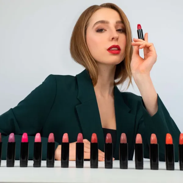 Ruj de buze Artdeco Couture Total Stick/ Red Coral photo 4 Ruj de buze Artdeco Couture Total Stick/ Red Coral photo 4