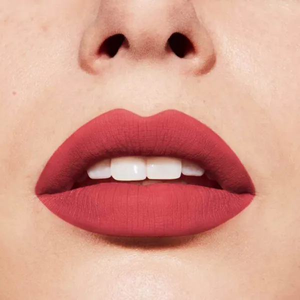 Губная помада Bourjois ROUGE VELVET Stick/ Красный photo 3 Губная помада Bourjois ROUGE VELVET Stick/ Красный photo 3