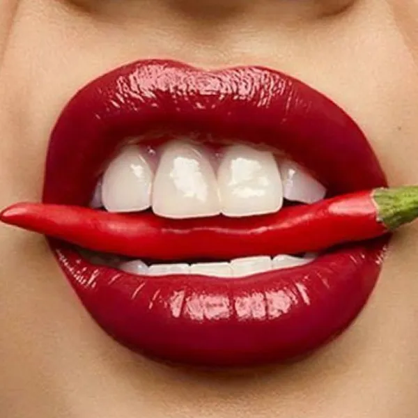 Губная помада Yves Saint Laurent ROUGE VOLUPTE SHINE Stick/ Chili photo 2 Губная помада Yves Saint Laurent ROUGE VOLUPTE SHINE Stick/ Chili photo 2