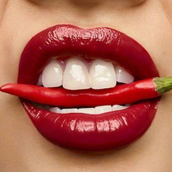 Губная помада Yves Saint Laurent ROUGE VOLUPTE SHINE Stick/ Chili photo 2 Губная помада Yves Saint Laurent ROUGE VOLUPTE SHINE Stick/ Chili photo 2