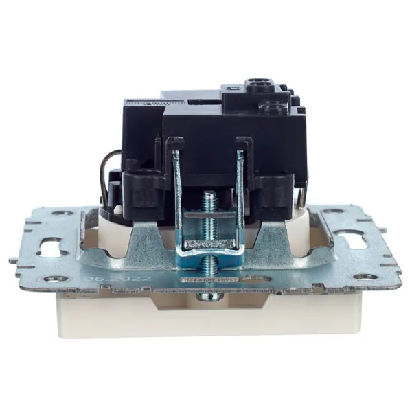 Priză IEK BR-R14-16-K36 230 V/ Type-F/ Pearl photo 4 Priză IEK BR-R14-16-K36 230 V/ Type-F/ Pearl photo 4