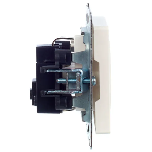Priză IEK BR-R11-16-K36 230 V/ Type-F/ Pearl photo 2 Priză IEK BR-R11-16-K36 230 V/ Type-F/ Pearl photo 2