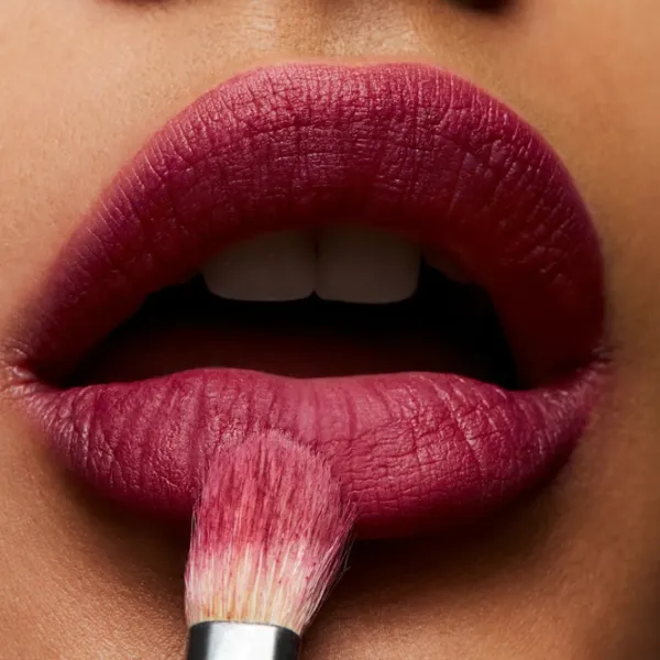 Губная помада Mac POWDER KISS Stick/ Пурпурный photo 3 Губная помада Mac POWDER KISS Stick/ Пурпурный photo 3