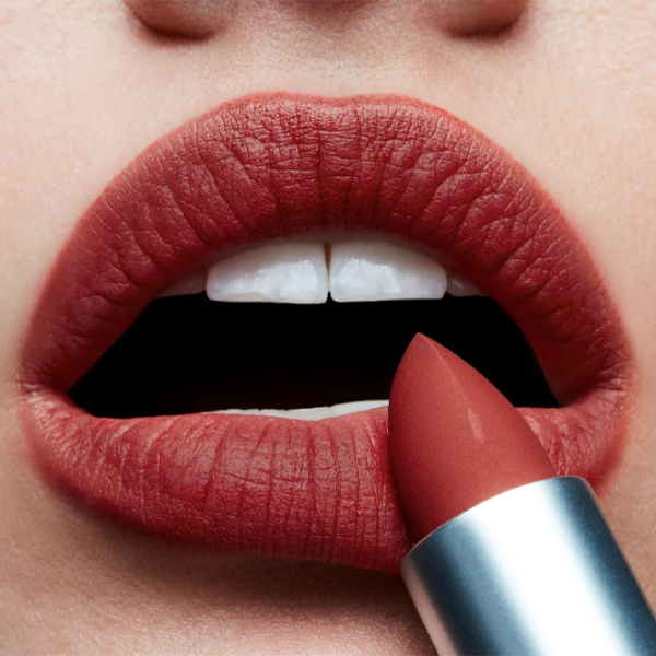 Ruj de buze Mac POWDER KISS Stick/ Chili photo 3 Ruj de buze Mac POWDER KISS Stick/ Chili photo 3