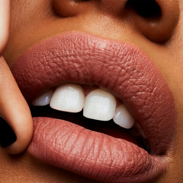 Ruj de buze Mac POWDER KISS Stick/ Nude Pink photo 3 Ruj de buze Mac POWDER KISS Stick/ Nude Pink photo 3