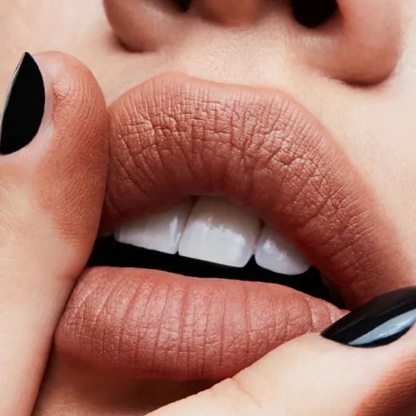 Ruj de buze Mac POWDER KISS Stick/ Beige photo 3