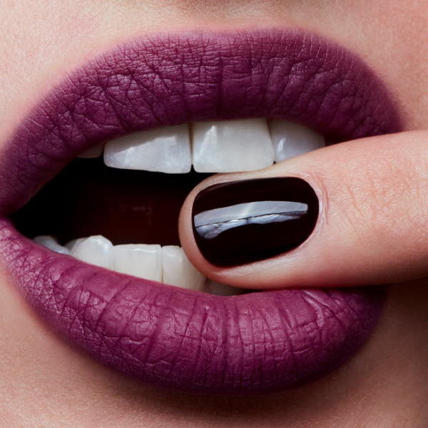Ruj de buze Mac POWDER KISS Stick/ Plum photo 2 Ruj de buze Mac POWDER KISS Stick/ Plum photo 2