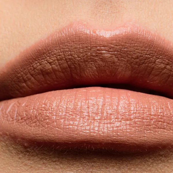 Ruj de buze Mac AMPLIFIED Stick/ Caramel photo 2 Ruj de buze Mac AMPLIFIED Stick/ Caramel photo 2