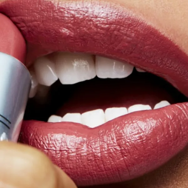 Ruj de buze Mac AMPLIFIED Stick/ Pink photo 3 Ruj de buze Mac AMPLIFIED Stick/ Pink photo 3