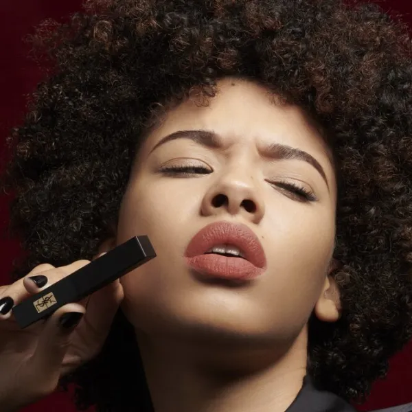 Губная помада Yves Saint Laurent THE SLIM VELVET RADICAL Stick/ Indian Red photo 2 Губная помада Yves Saint Laurent THE SLIM VELVET RADICAL Stick/ Indian Red photo 2