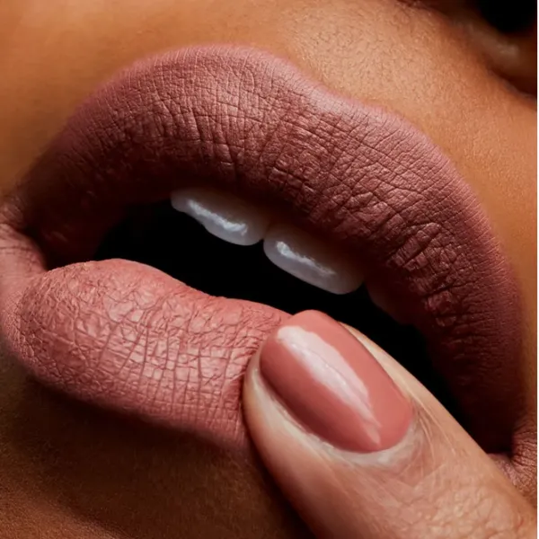 Губная помада Mac RETRO MATTE Стик с апликатором/ Nude Beige photo 2 Губная помада Mac RETRO MATTE Стик с апликатором/ Nude Beige photo 2