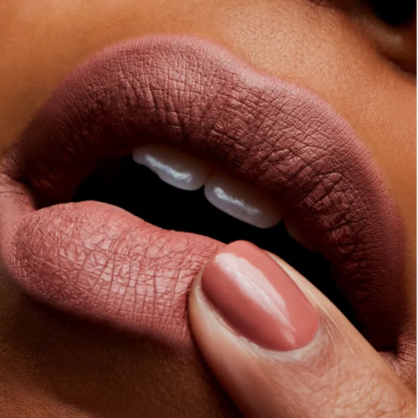 Губная помада Mac RETRO MATTE Стик с апликатором/ Nude Beige photo 2 Губная помада Mac RETRO MATTE Стик с апликатором/ Nude Beige photo 2