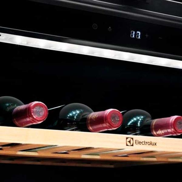 Винный холодильник Electrolux EWUS052B5B 5 ° С - 18 °С/ Black photo 4