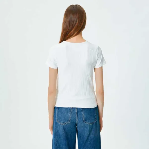 Футболка для женщин Koton 4SAK50016EK 89% полиэстер, 11% эластан./ White photo 2 Футболка для женщин Koton 4SAK50016EK 89% полиэстер, 11% эластан./ White photo 2