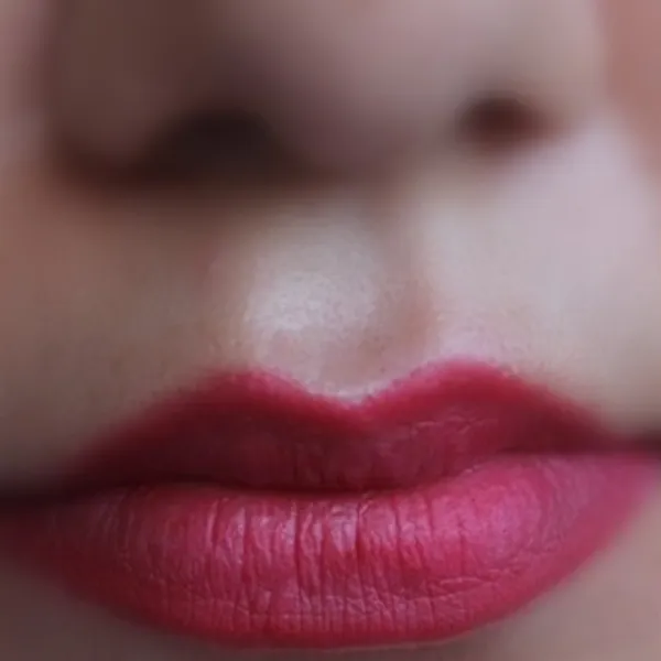 Карандаш для губ Estee Lauder Double Wear Stay-in-Place 07 Red/ Красный photo 3 Карандаш для губ Estee Lauder Double Wear Stay-in-Place 07 Red/ Красный photo 3