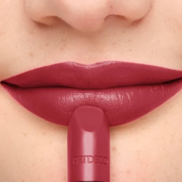 Губная помада Artdeco PERFECT MAT Stick/ Indian Red photo 3 Губная помада Artdeco PERFECT MAT Stick/ Indian Red photo 3