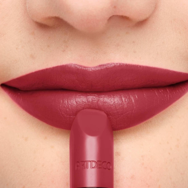 Губная помада Artdeco PERFECT MAT Stick/ Indian Red photo 3 Губная помада Artdeco PERFECT MAT Stick/ Indian Red photo 3