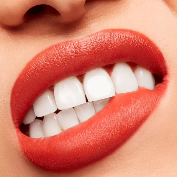 Ruj de buze Mac POWDER KISS VELVET BLUR SLIM Stick/ Red-Orange photo 2 Ruj de buze Mac POWDER KISS VELVET BLUR SLIM Stick/ Red-Orange photo 2