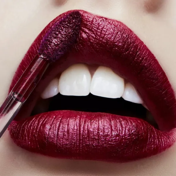 Губная помада Mac RETRO MATTE Стик с апликатором/ Темная вишня photo 3 Губная помада Mac RETRO MATTE Стик с апликатором/ Темная вишня photo 3