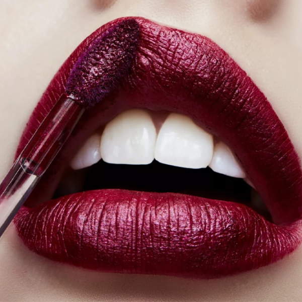 Губная помада Mac RETRO MATTE Стик с апликатором/ Темная вишня photo 3 Губная помада Mac RETRO MATTE Стик с апликатором/ Темная вишня photo 3